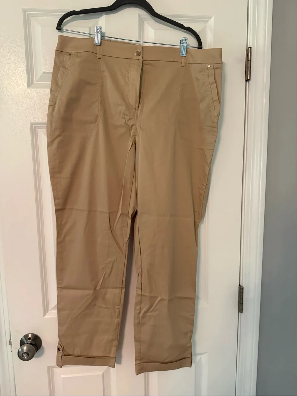 NWT Chico's | Tan Luxe Twill Utility Crop Pants | Size 3 - Picture 1 of 10